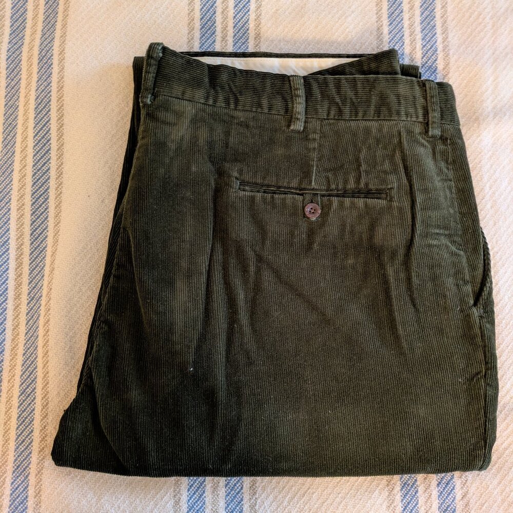 Polo by Ralph Lauren Men's Dark Green Corduroy Relaxed Fit Pants. Size: 40/32.